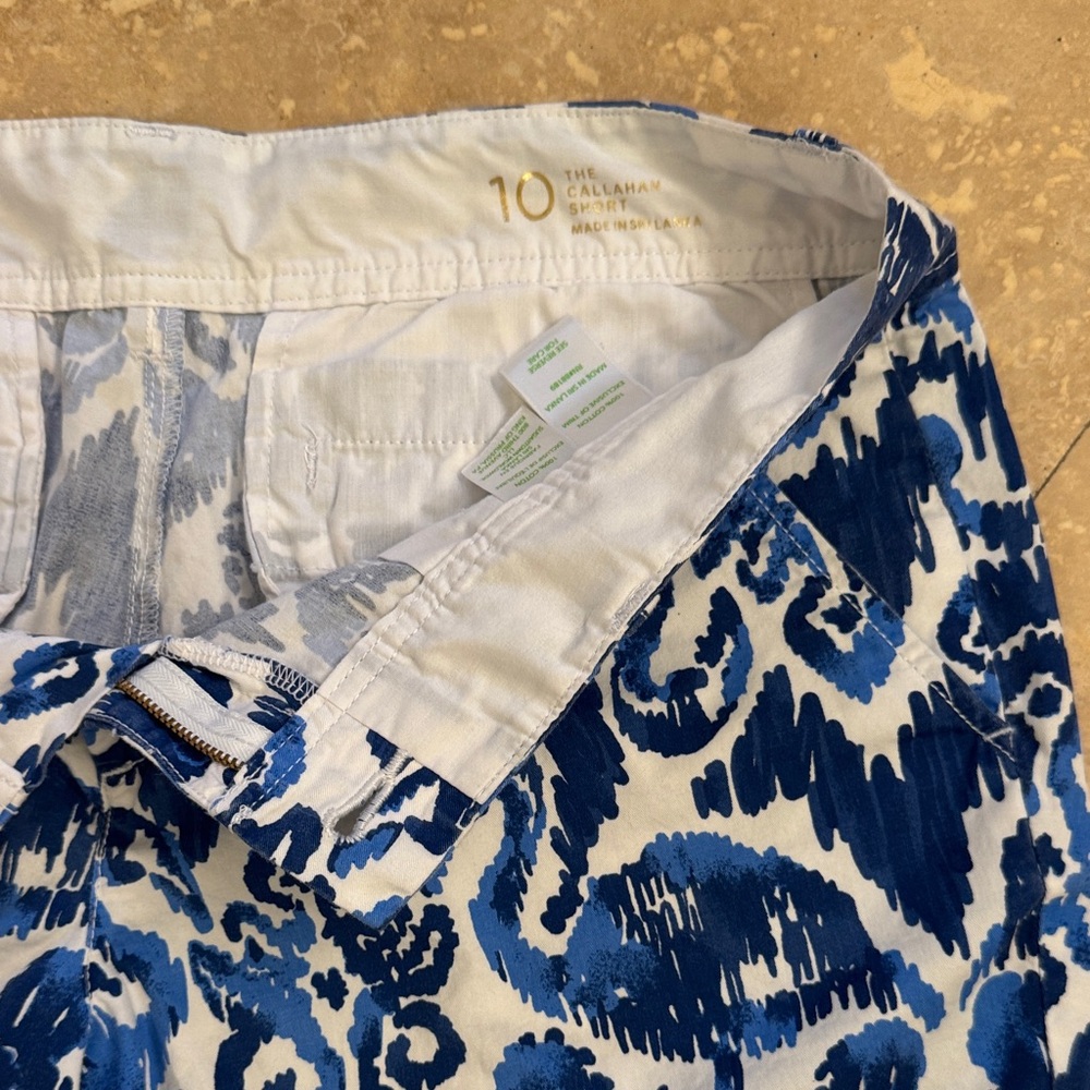 Lilly Pulitzer Navy and White Callahan Patterned Shorts. Like New - Picture 2 of 4